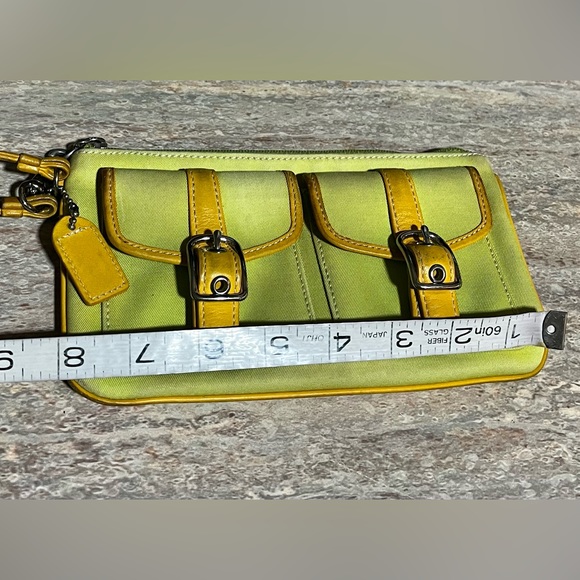 Coach vintage green and mustard color wristlet with 2 front pockets - Picture 14 of 15